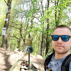 Tomáš Vaníček na vrcholu Bradlo (30.4.2022 14:11)