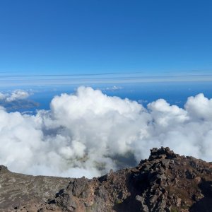 Nikola on the summit of Ponta do Pico (7.8.2025 10:10)