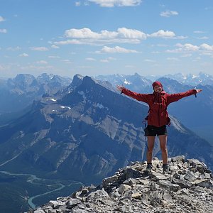 Iveta Válová on the summit of Cascade Mountain (6.7.2017 15:25)