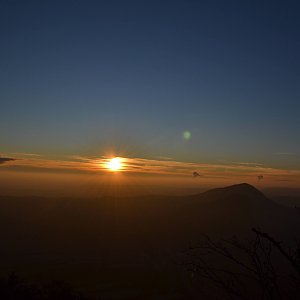 Lenka Horáková on the summit of Bořeň (13.12.2022 15:45)