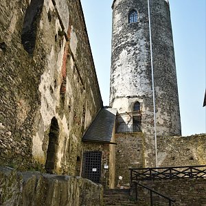 medvěd cestovate na vrcholu Bezděz (18.5.2022 11:10)