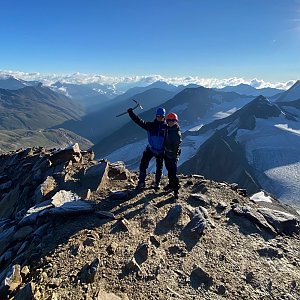 Martin Malý on the summit of Similaun (6.7.2022 7:00)