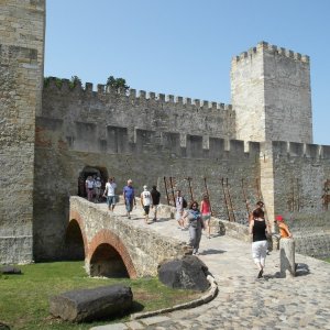 Radka D na vrcholu Castelo de São Jorge (29.6.2013 16:29)