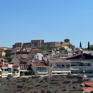 akam na vrcholu Akropoli  (3.7.2025)