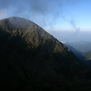 Bouřka on the summit of Turnu Lacului (2.9.2016 7:54)