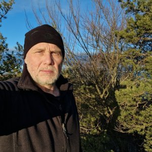 Rastislav Biarinec na vrcholu Skalky nad Hájom (26.12.2025 15:12)