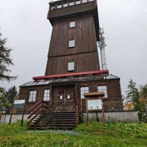 Jiří Králík on the summit of Kapellenberg (11.10.2025 7:51)