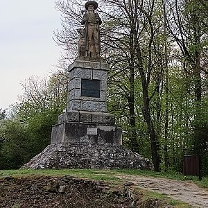 VěrkaN on the summit of Hrádek (13.4.2024 18:30)