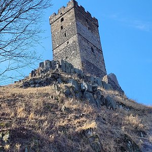 Petr Novotný na vrcholu Hazmburk (14.3.2022 10:59)