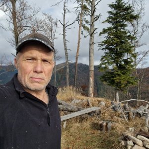 Rastislav Biarinec on the summit of Siksov (16.11.2025 11:41)