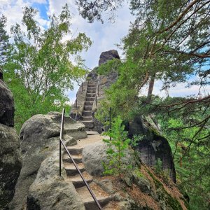 Jan on the summit of Samuel's Cave (24.8.2025 13:40)