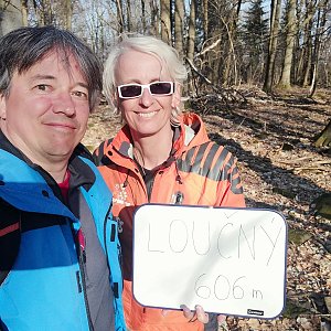 Jana a Pavel Kasaničovi na vrcholu Loučný (26.3.2022 15:51)