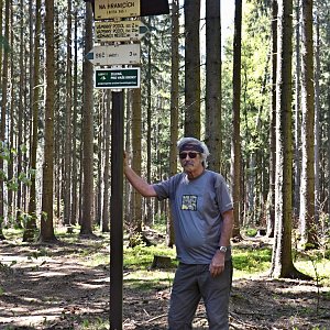 Jarda Vála na vrcholu Na Hranicích (27.4.2020 15:31)