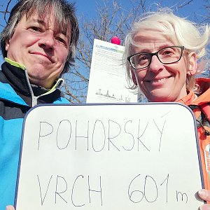 Jana a Pavel Kasaničovi na vrcholu Pohorský vrch (26.3.2022 7:56)