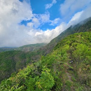 Jirka Hruška na vrcholu Bukit Batu Pilpil (19.8.2024 7:31)