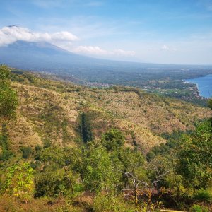 Jirka Hruška na vrcholu Bukit Kresek (5.10.2023 17:48)