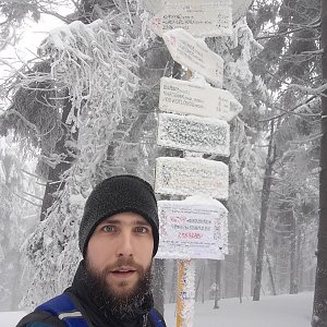 Filip Šimon na vrcholu Čertův mlýn (7.2.2020 11:21)