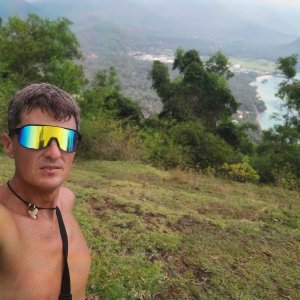 Jirka Hruška na vrcholu Bukit Watu Lengser (23.8.2025 10:05)