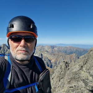 Rastislav Biarinec on the summit of Avalanche Teeth (21.9.2025 12:14)