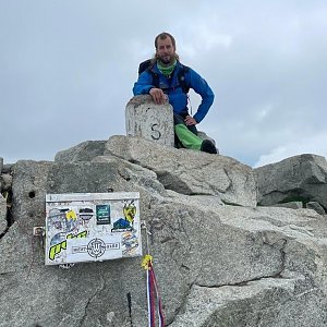 Dolfa on the summit of Rysy (4.7.2021 14:00)