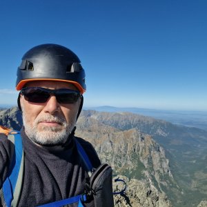 Rastislav Biarinec on the summit of Avalanche Peak (21.9.2025 11:51)