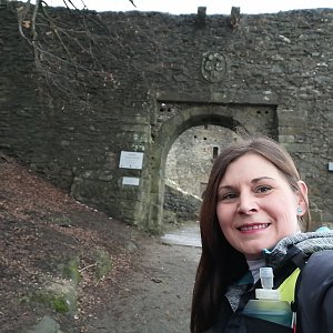 Zdeňka Máchová na vrcholu Hukvaldy - hradní vrch (3.2.2021 10:36)