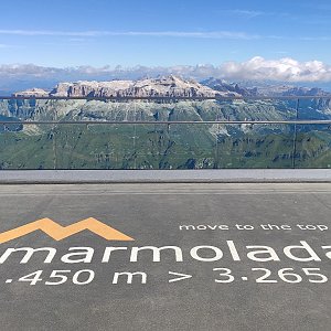 Petr Podroužek na vrcholu Marmolada - Punta Rocca 