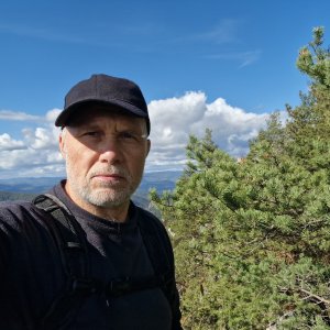 Rastislav Biarinec na vrcholu Skalky nad Hájom J2 (11.10.2026 13:10)