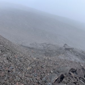 Radka D on the summit of Cratére Julien (14.5.2026 10:33)