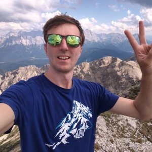 Jiří Králík na vrcholu Ammergauer Kreuzspitz J2 (11.7.2026 16:36)