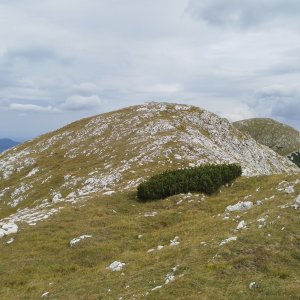 Jan Blažej on the summit of Kleiner Rinner S2 (13.9.2026 12:30)