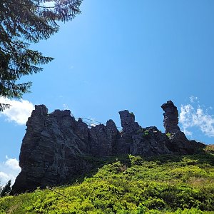 Hana B. na vrcholu Vysoký kámen (6.7.2021 12:00)