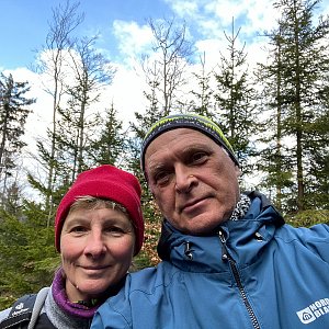 Ivana a Petr Kadovi na vrcholu Kladnatá JZ vrchol (18.4.2022 13:41)