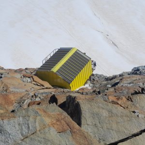 Krtek on the summit of Breithorn Orientale / East (9.8.2025 9:00)