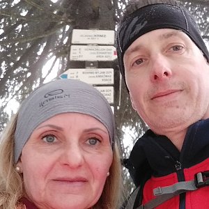 I+L Rajnochovi na vrcholu Malý Smrk (1.2.2020 11:35)