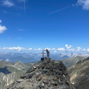 Lukáš Hradecký na vrcholu Sulzkogel (9.7.2023 12:00)