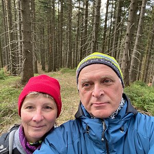Ivana a Petr Kadovi na vrcholu Trojačka JV vrchol (18.4.2022 12:25)