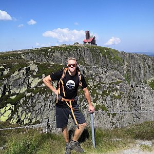 Tomáš Vašíček na vrcholu Sněžné Jámy  (7.8.2020 11:20)