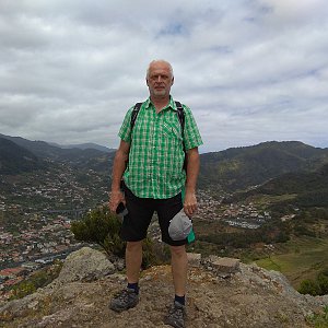 Ivana a Petr Kadovi on the summit of Pico do Facho (4.5.2023 12:07)