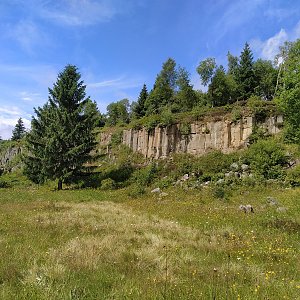 Gábi na vrcholu Nad Ryžovnou - JZ vrchol (6.8.2021 12:10)