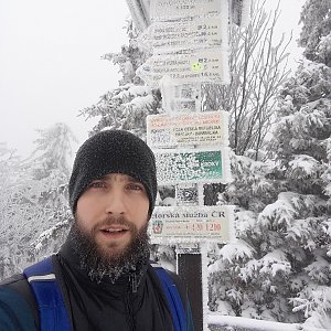 Filip Šimon na vrcholu Radhošť (7.2.2020 13:03)