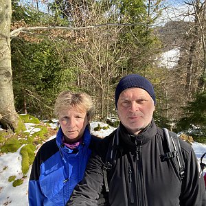 Ivana a Petr Kadovi na vrcholu Červenec J vrchol (29.3.2023 11:44)