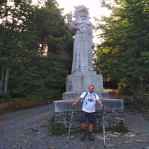 Víťa Myška na vrcholu Radegast (29.7.2021 7:07)