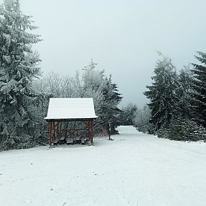 Milan Meravy na vrcholu Radegast (12.1.2022 10:22)