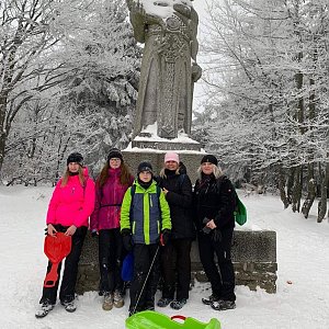 Lenka na vrcholu Radegast (5.1.2020 12:06)