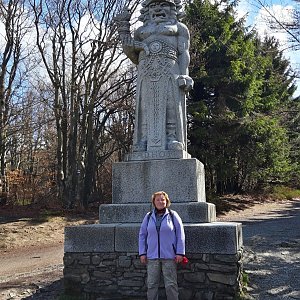 Pavla na vrcholu Radegast (4.5.2020 10:04)