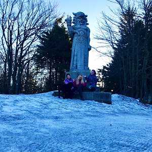 Veronika na vrcholu Radegast (23.3.2019 6:41)