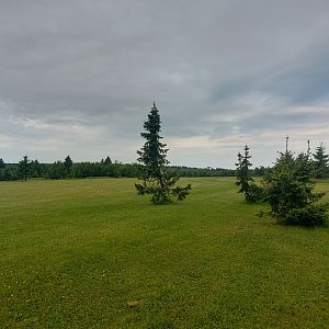 Cyklista 73 na vrcholu Cínovec (4.6.2022 7:17)