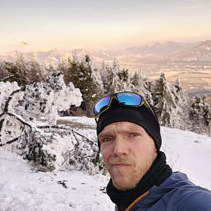 Tomáš Vašíček na vrcholu Velký Javorník (12.4.2022 18:20)