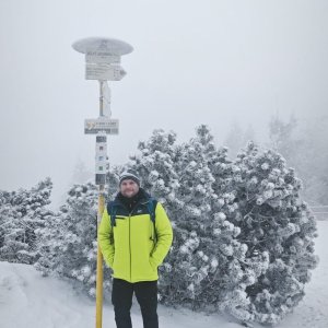 Tomáš Mucha na vrcholu Velký Javorník (15.2.2025 9:10)